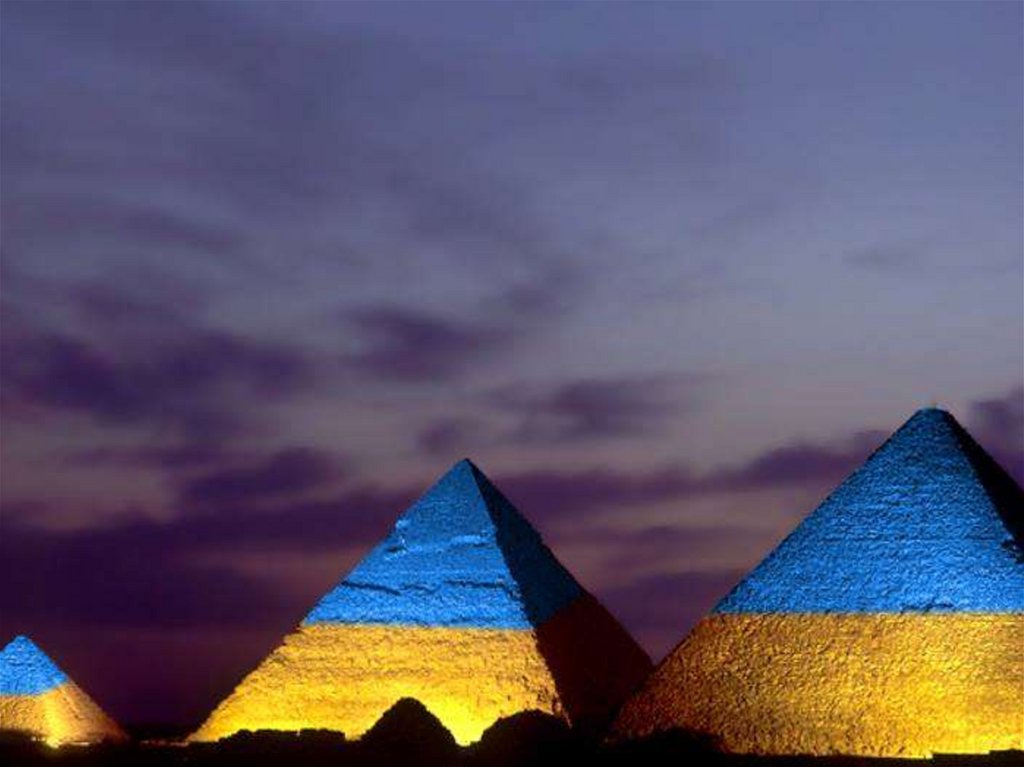 Площа бічної поверхні правильної піраміди дорівнює половині добутку периметра основи на апофему